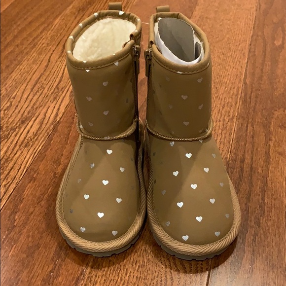 GAP Other - NEW GAP sherpa lined silver hearts boots